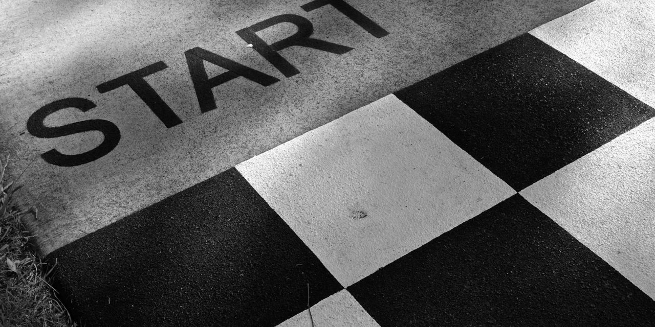 A black and white photo of the word " hart ".